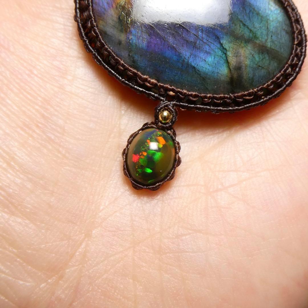 さい　レインボーラブラドライトとブラックオパールのマクラメネックレス