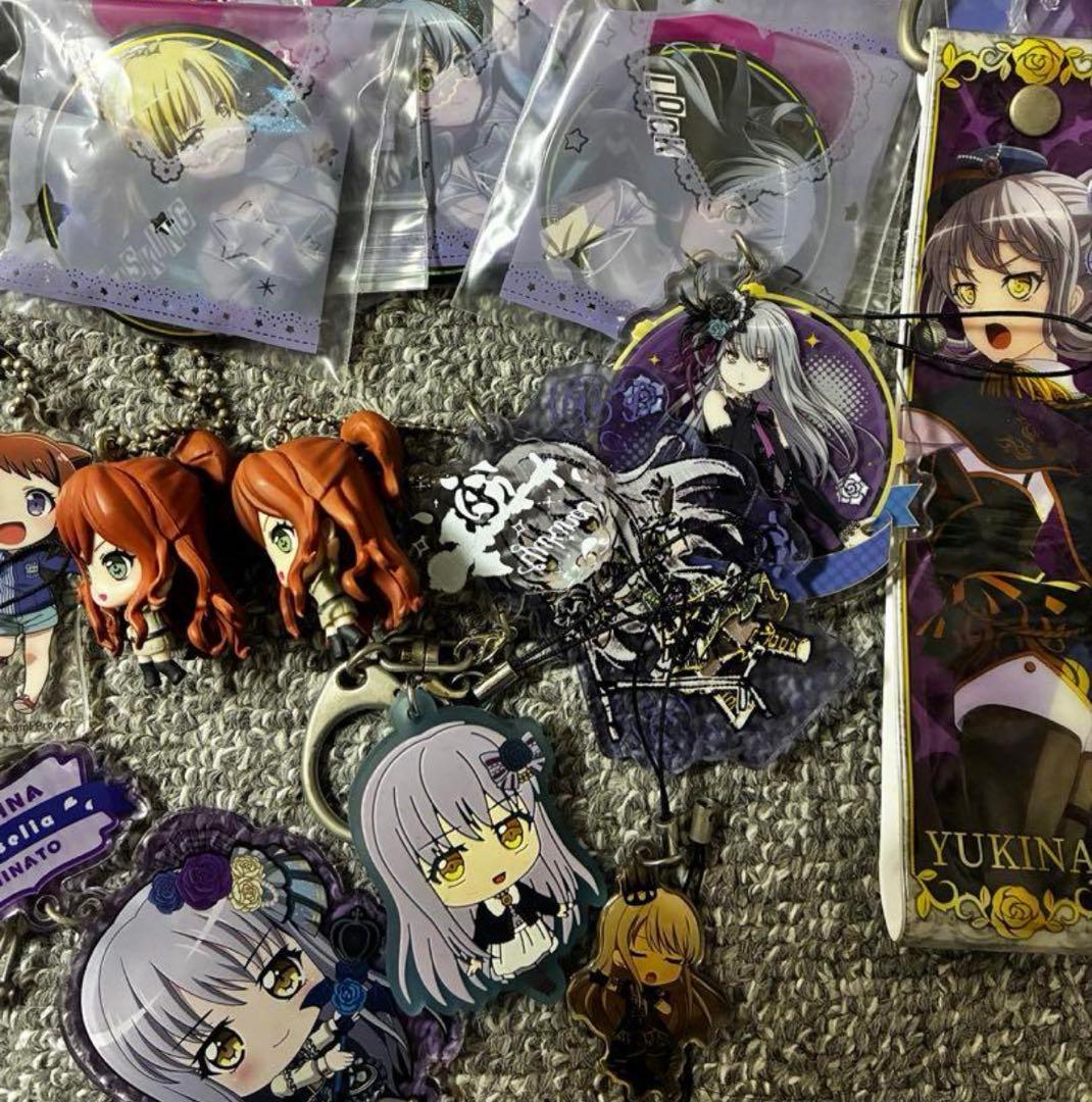 湊友希那 寝そべり