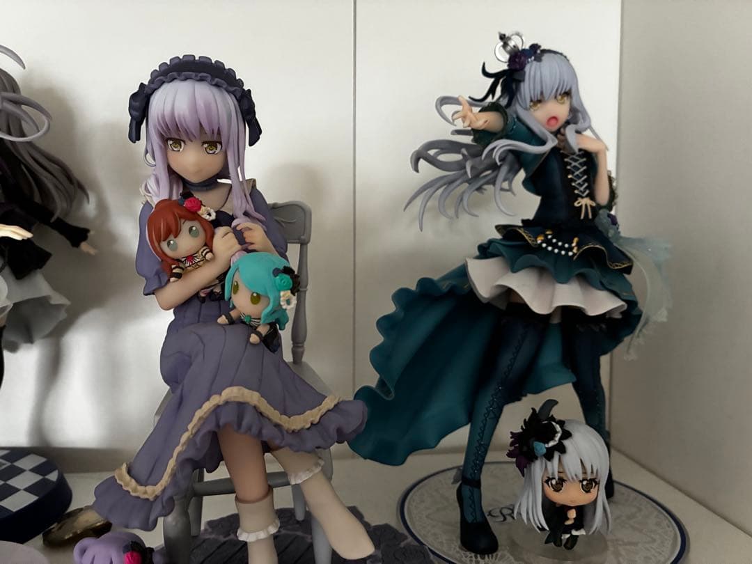 湊友希那 寝そべり