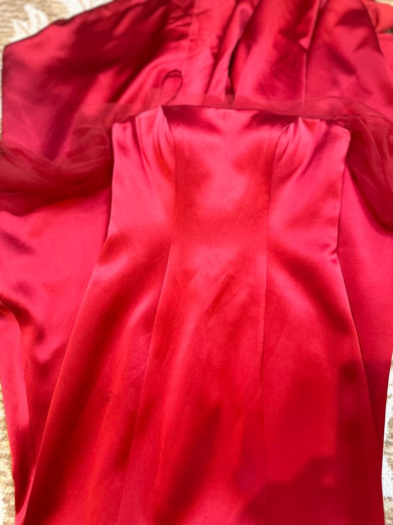 赤 サテン マーメイドラインドレス 透け感のある長袖 ビーズ付き