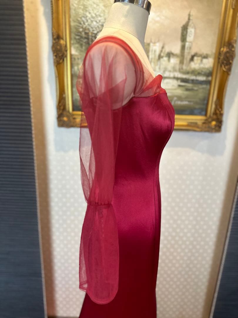 赤 サテン マーメイドラインドレス 透け感のある長袖 ビーズ付き