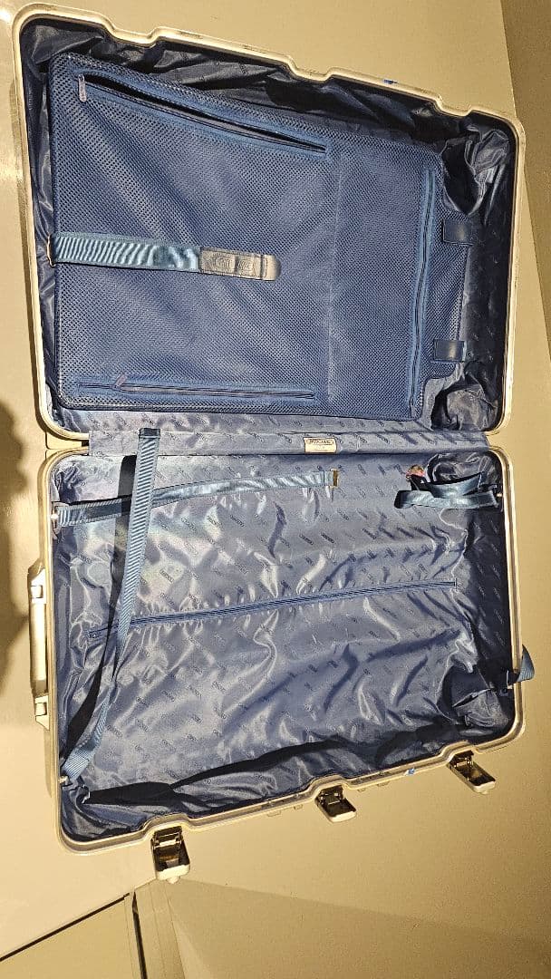 RIMOWA（リモワ）アルミ スーツケース