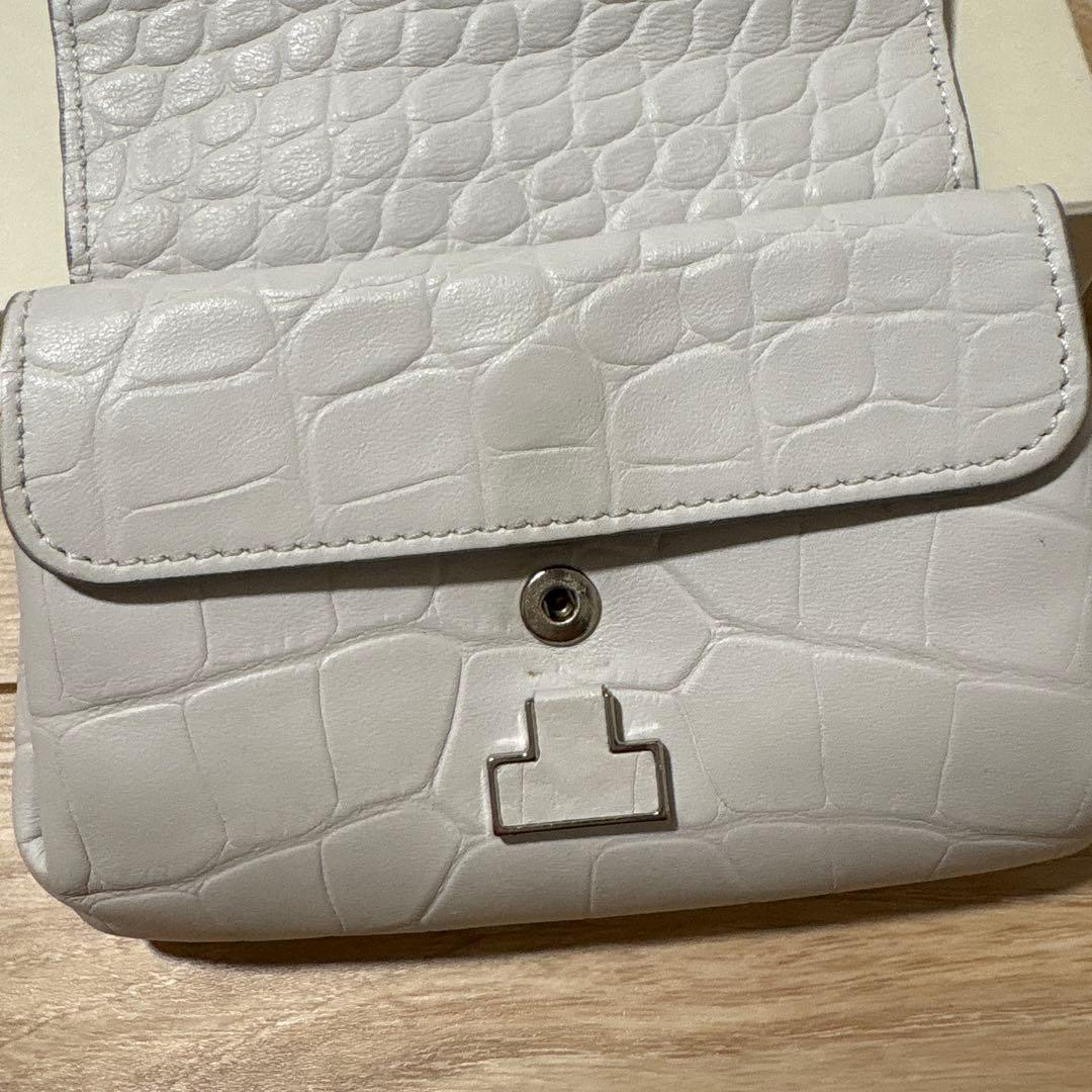 最終値下げ❣️IACUCCI クロコ型押し 二つ折り財布