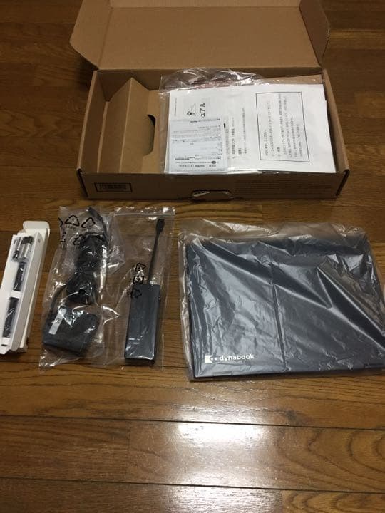 (中古美品)2in1ノートパソコン DynaBook v72/JLE
