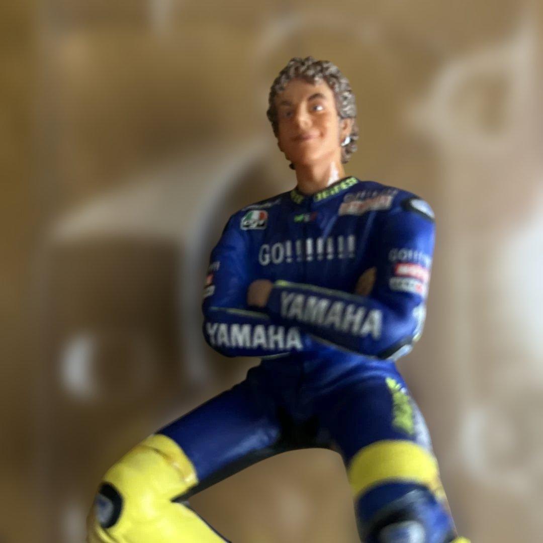 ミニチャンプス 1/12スケール バレンティーノ・ロッシ フィギュア