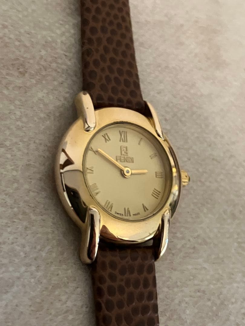 値下げ 稼働★FENDI ゴールド レディースQZ腕時計 電池、革ベルト新品