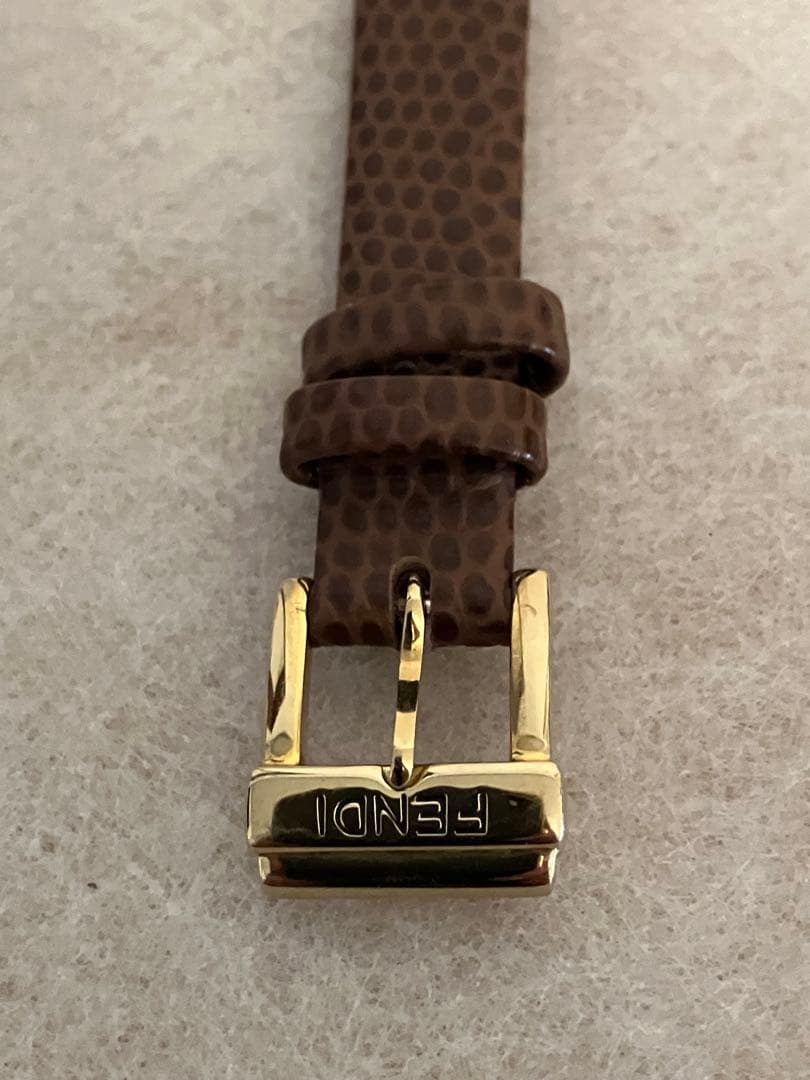 値下げ 稼働★FENDI ゴールド レディースQZ腕時計 電池、革ベルト新品