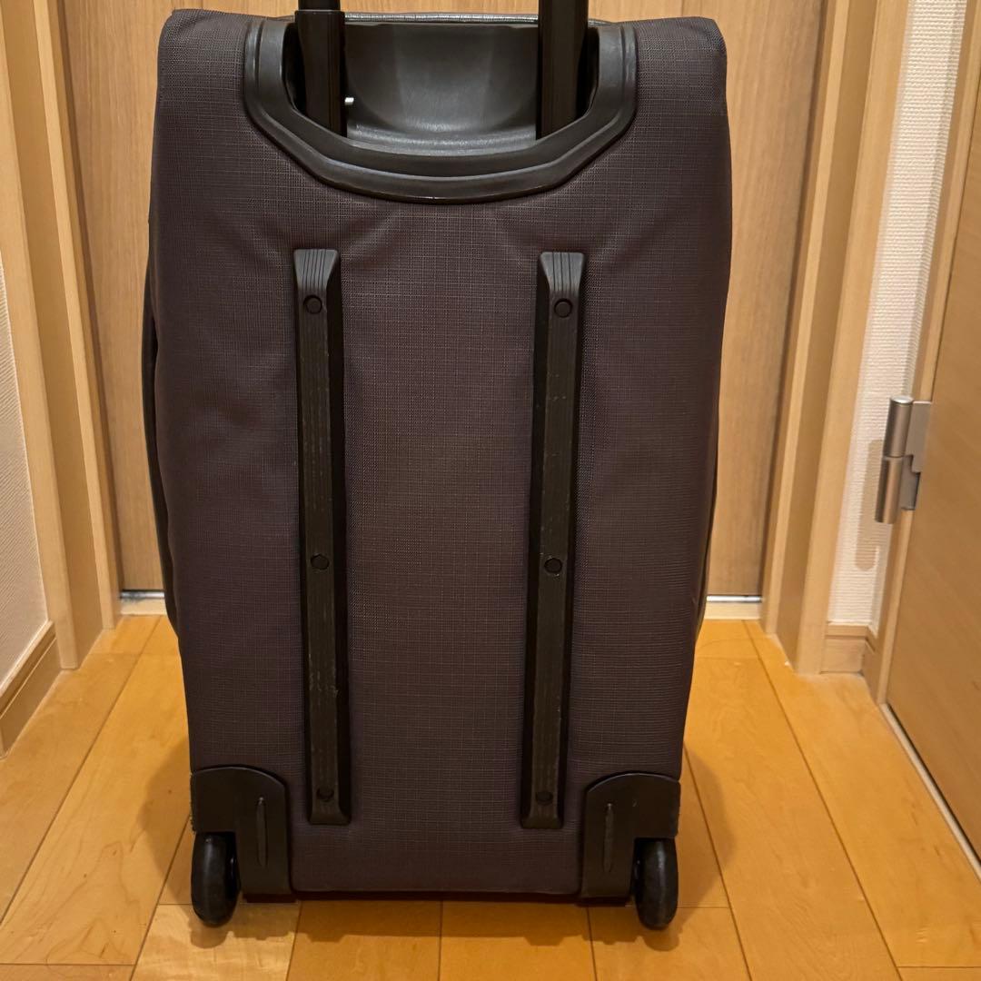 人気パタゴニア　ブラックホール ウィールド ダッフル 40Lグレー