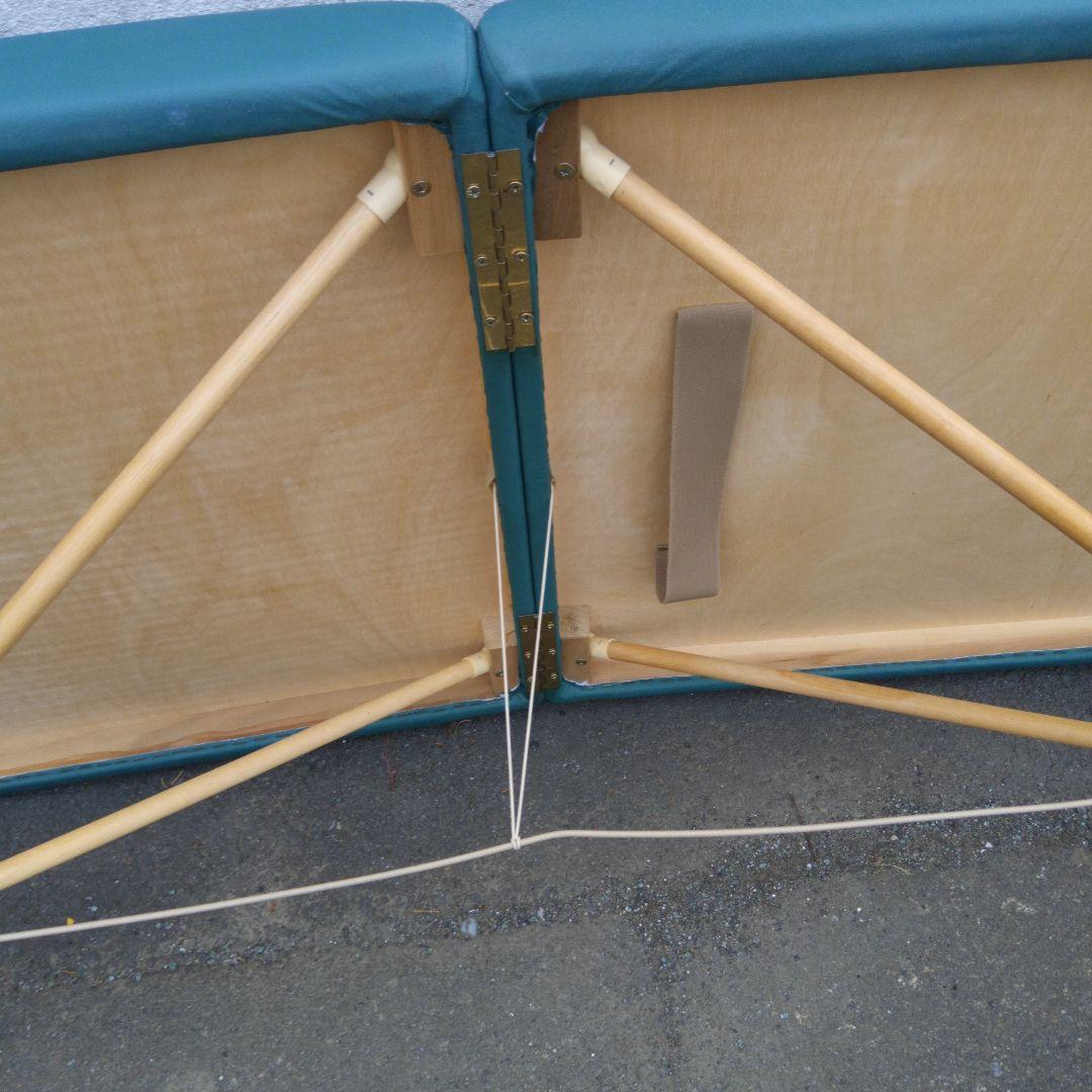 青い折りたたみベッド