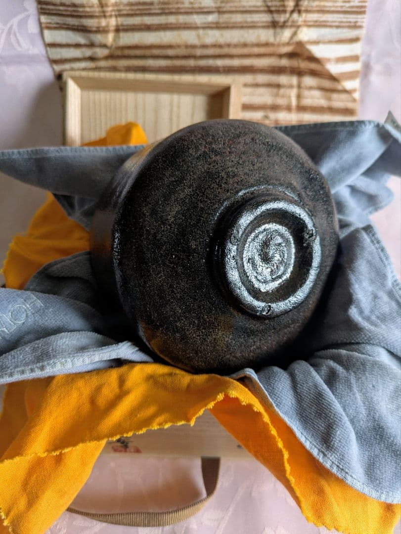 朱釉黒　楽茶碗　名陶芸家 田川雅章 作　直筆の共箱　侘び　寂び　絶版