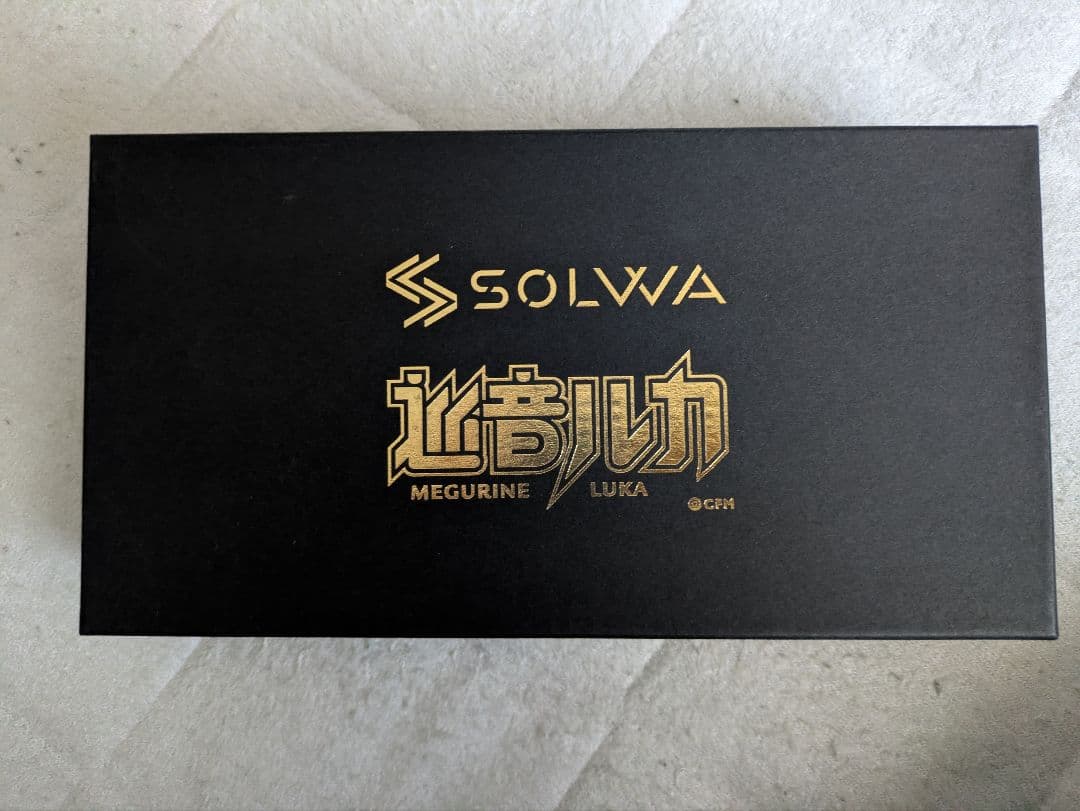 SOLWA 巡音ルカ財布　缶バッチ付属