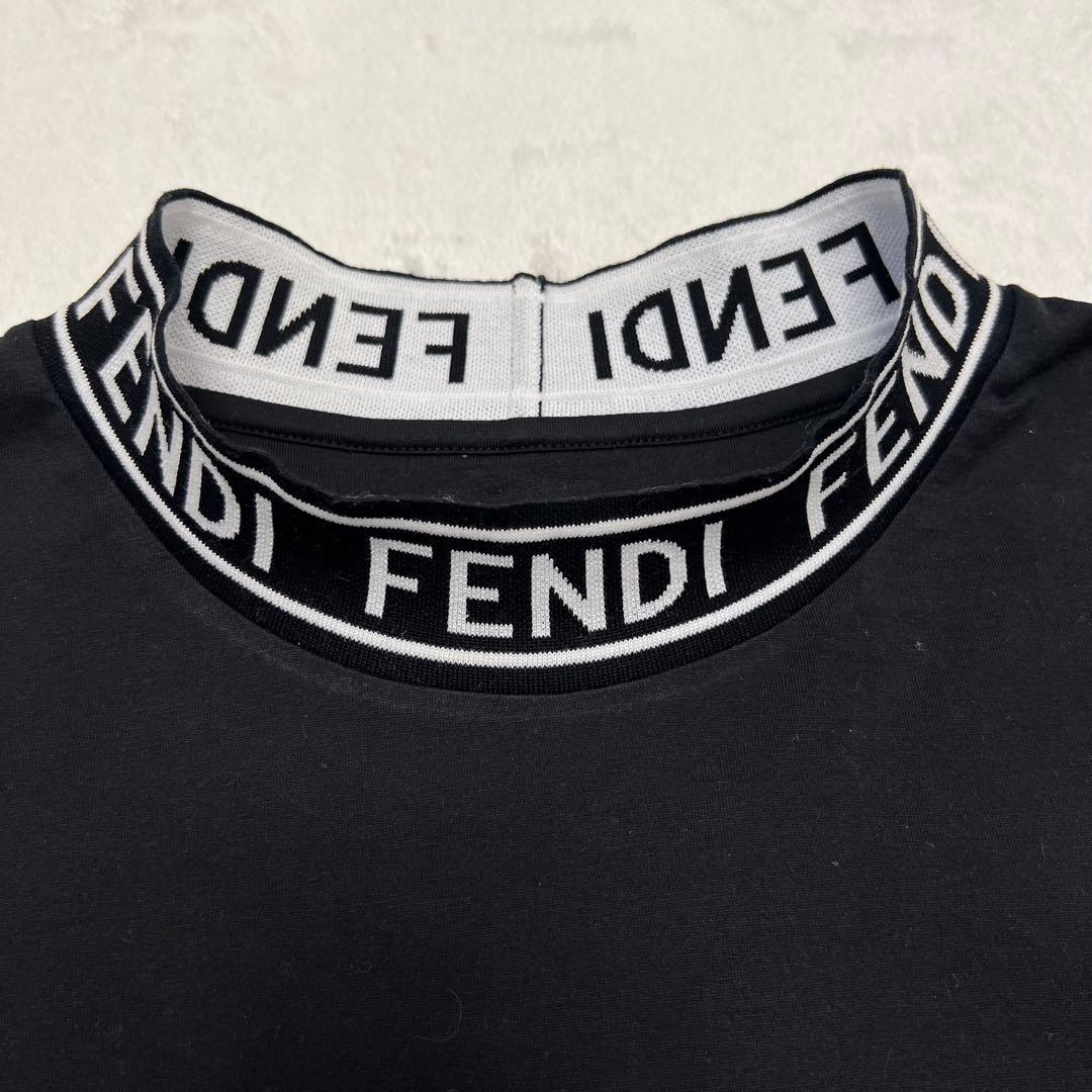 【極美品】FENDIフェンディモックネック ロゴTシャツ　L ブラック目黒蓮着用