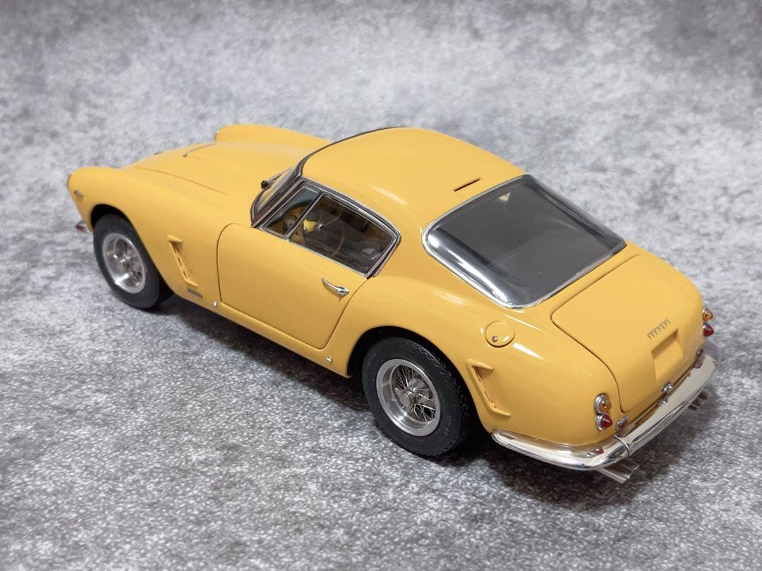 CMC 1/18 フェラーリ 250 GT SWB YELLOW