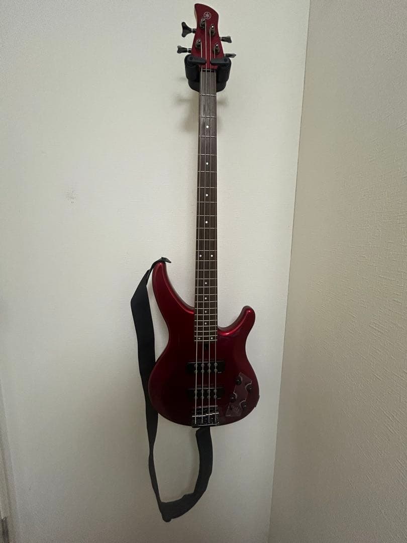 ワインレッド エレキベース ストラップ・ケーブル・ソフトケース付き