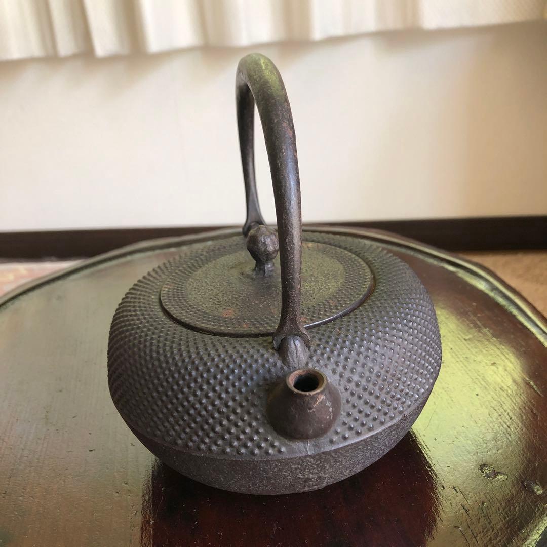 ジル　南部鉄瓶・薫山工房・霰紋・1ℓ小振り・茶道具・使用保管品