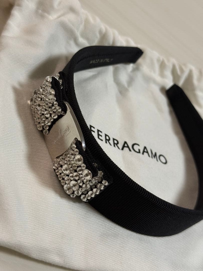 FERRAGAMO ブラッククリスタルヘアバンド