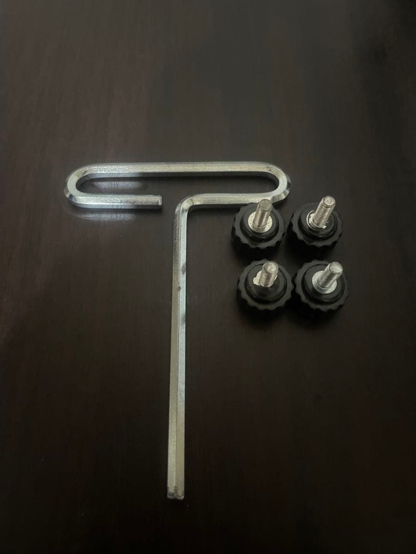 Amazonベーシック モニターアーム（エルゴトロンLX OEM品）です。