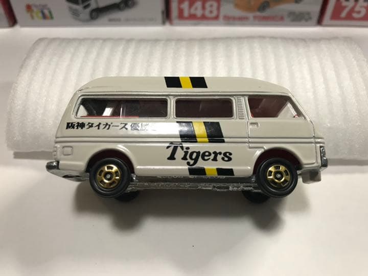 黒箱トミカ　ニッサン　キャラバン　ハイルーフ　バン　日本製