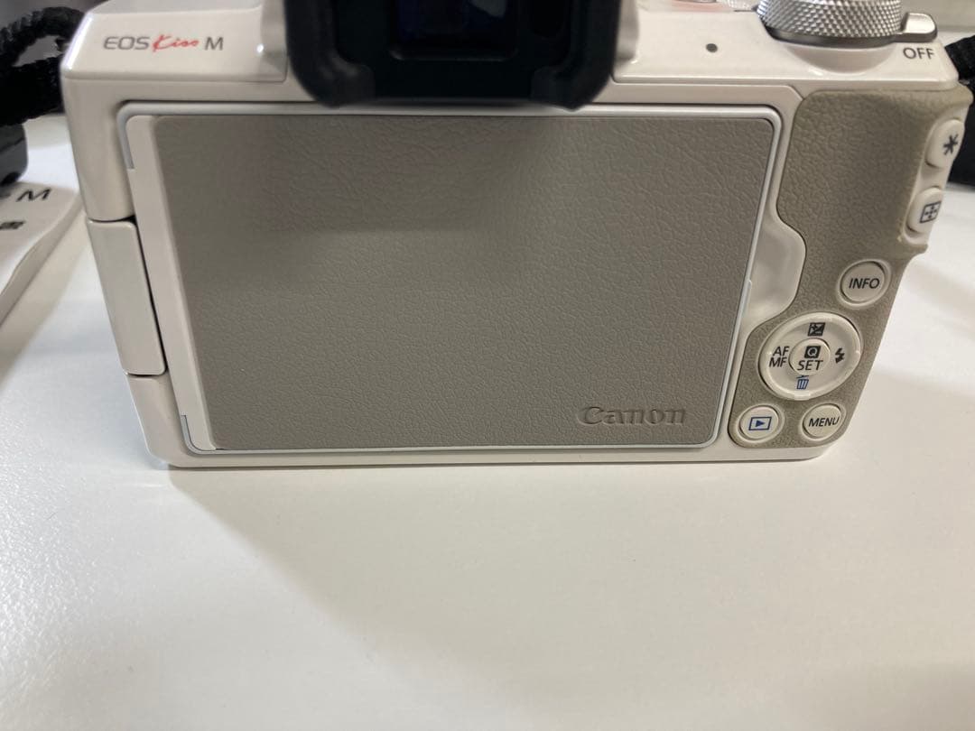 【美品】Canon EOS kiss Mカメラ ダブルレンズキット