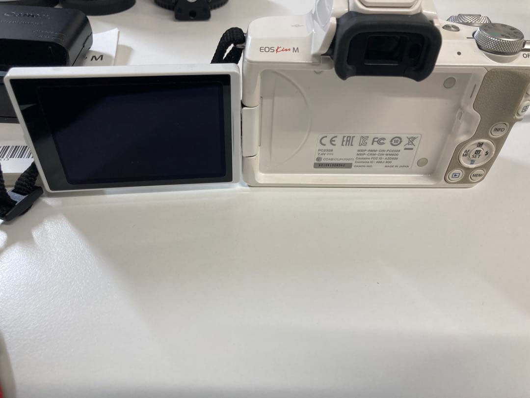 【美品】Canon EOS kiss Mカメラ ダブルレンズキット
