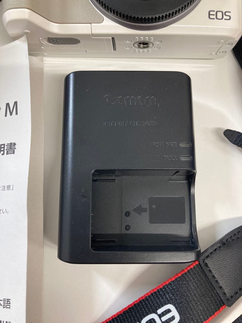 【美品】Canon EOS kiss Mカメラ ダブルレンズキット