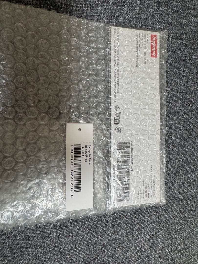 小物 supreme box logo car emblem black