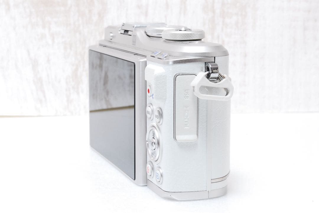 ❤️美品❤️箱付❤️ショット数僅か❤️ OLYMPUS E-PL10 ダブルレンズ