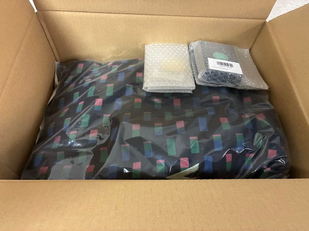 世界のヨコサワ　限定パーカーなど