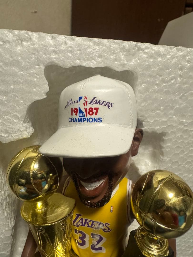 ロサンゼルス・レイカーズ フィギュア マジック・ジョンソン32番