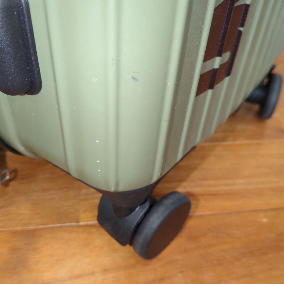 UNDEFEATED 小型キャリーケース スーツケース　緑×黒 機内持込 TSA