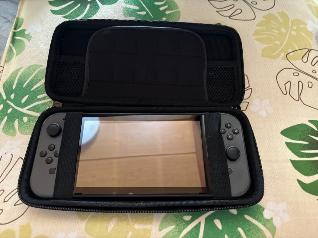 中古 ニンテンドースイッチ 本体＋ジョイコンのみ