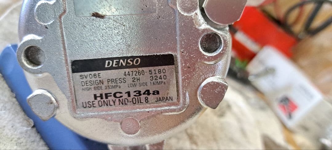 スズキ　エアコンコンプレッサ　95201-58J40 互換あり