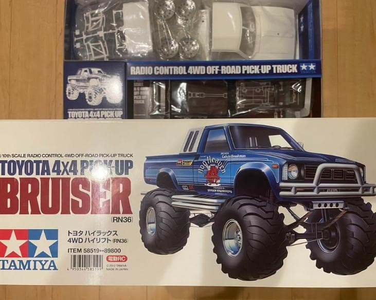 トヨタ　ハイラックス　4WD ハイリフト　RN36 タミヤ　新品　未開封