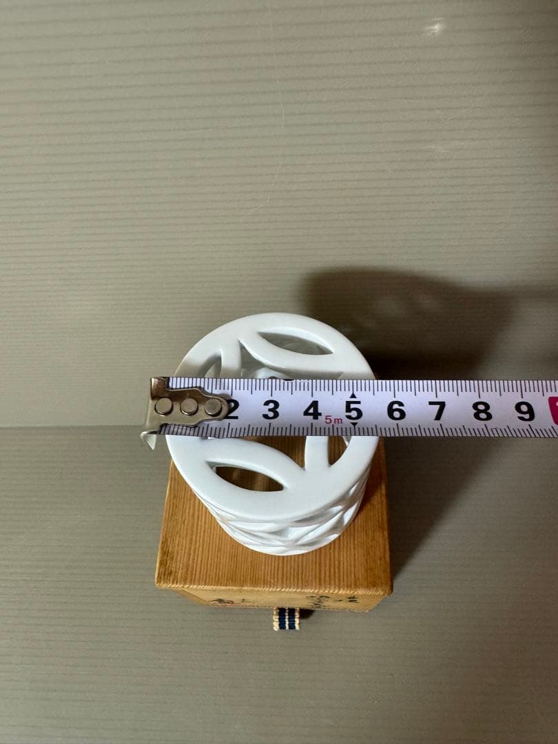 2774 茶道具平戸焼 横石嘉助 平戸白磁七宝透 蓋置 共箱　未使用