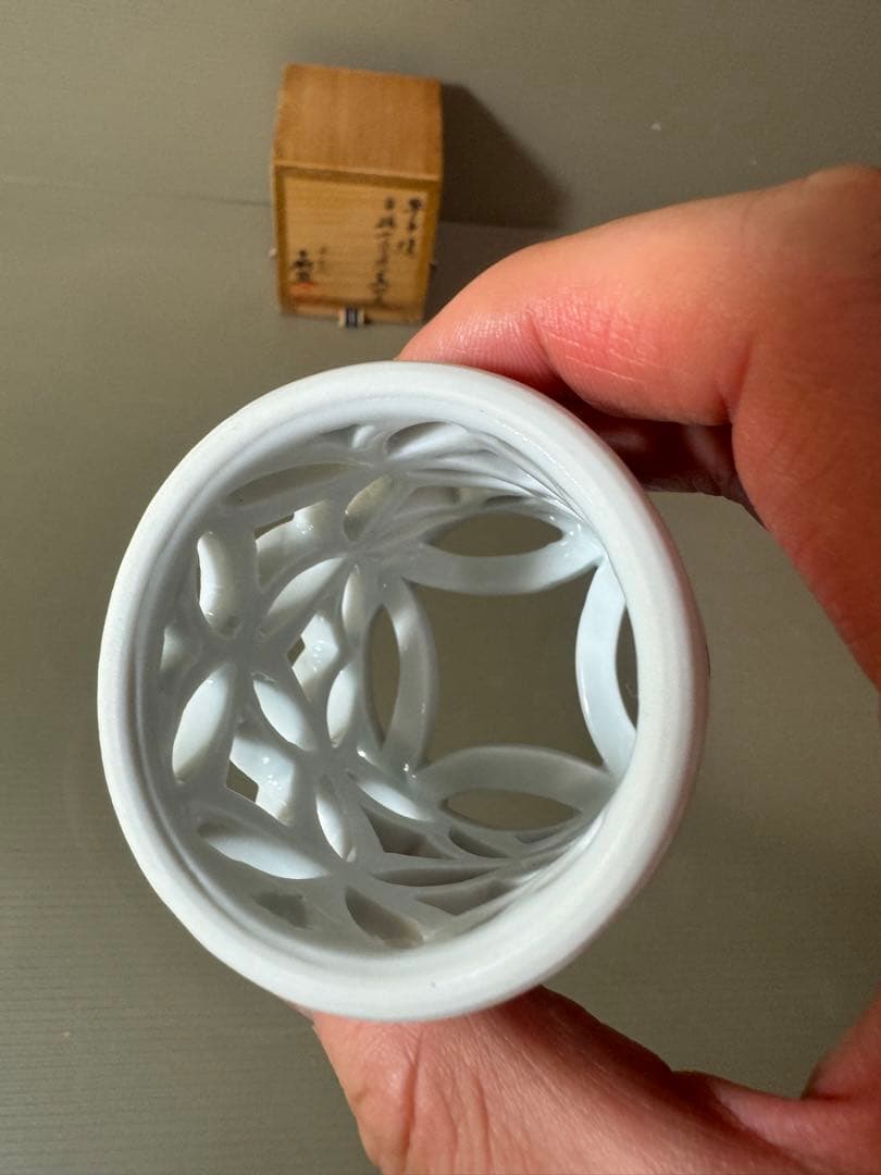 2774 茶道具平戸焼 横石嘉助 平戸白磁七宝透 蓋置 共箱　未使用