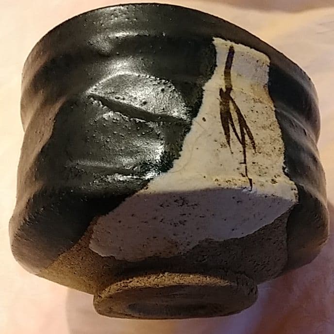 豪快 圧巻の黒織部 沓(くつ)茶碗！ 時代 江戸後期 骨董アンティーク