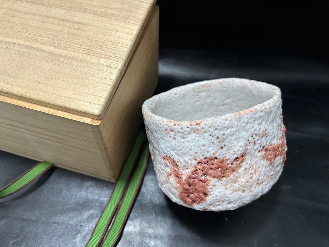 究極の美◾️蔵から桐箱に入った美しい蛇？が描かれた志野焼の抹茶茶碗が出て来ました