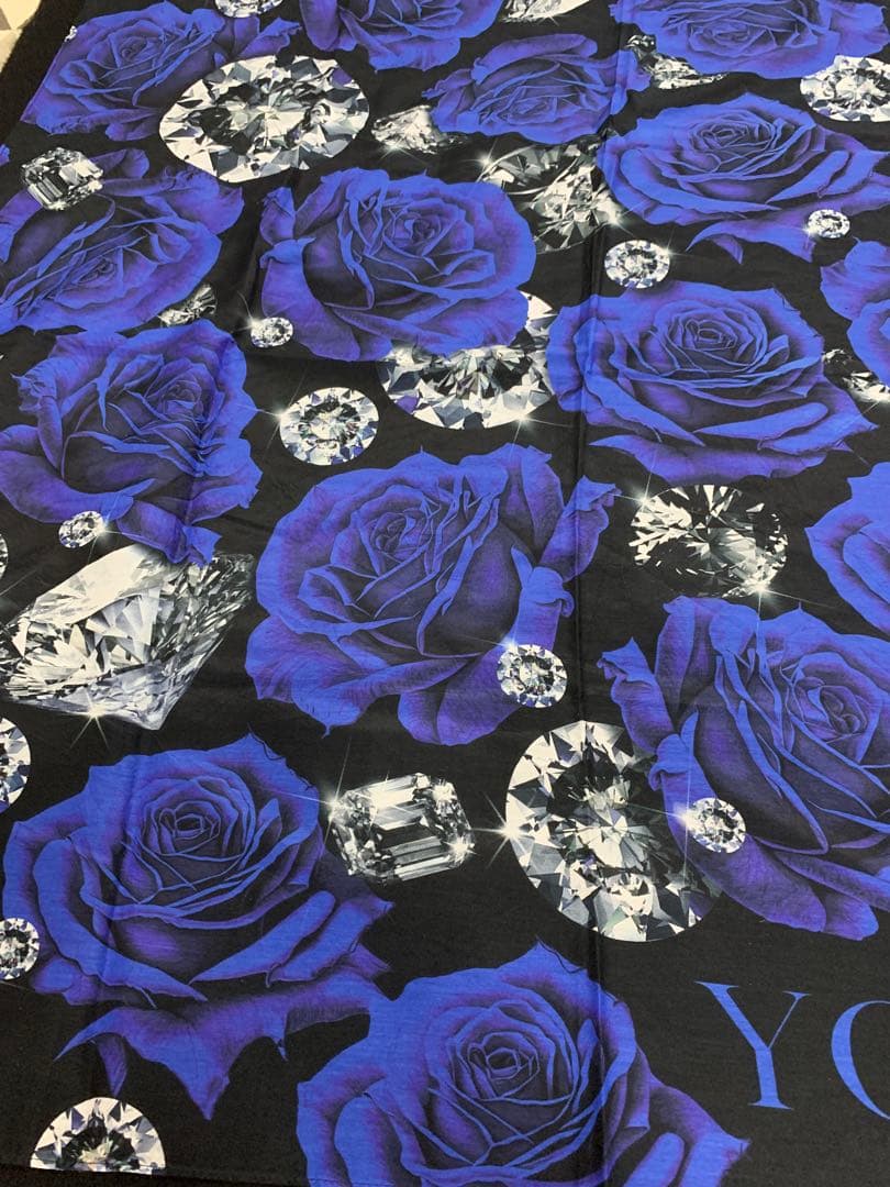 YOSHIKI 青いバラ ダイヤモンド柄　スカーフ。新品未使用。