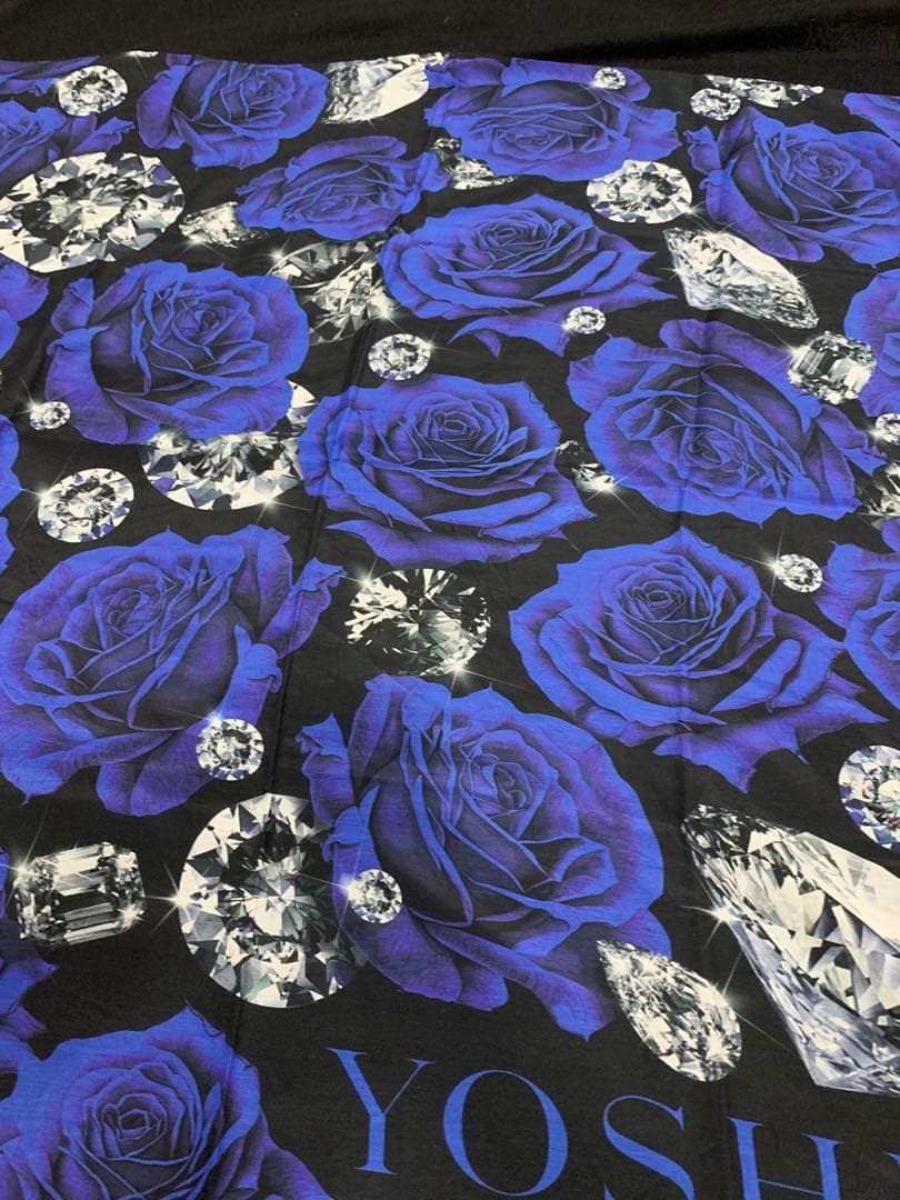 YOSHIKI 青いバラ ダイヤモンド柄　スカーフ。新品未使用。
