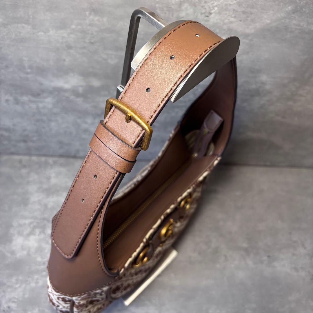 【極美品】GUESS ゲス　ショルダーバッグ ロゴ柄 ブラウン ワンショルダー