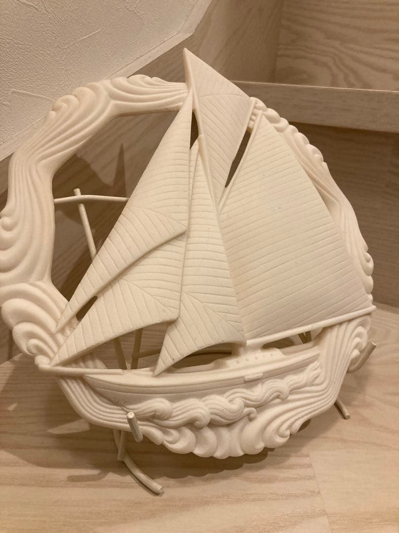 ホワイトクリームカラー　帆船デザイン装飾品