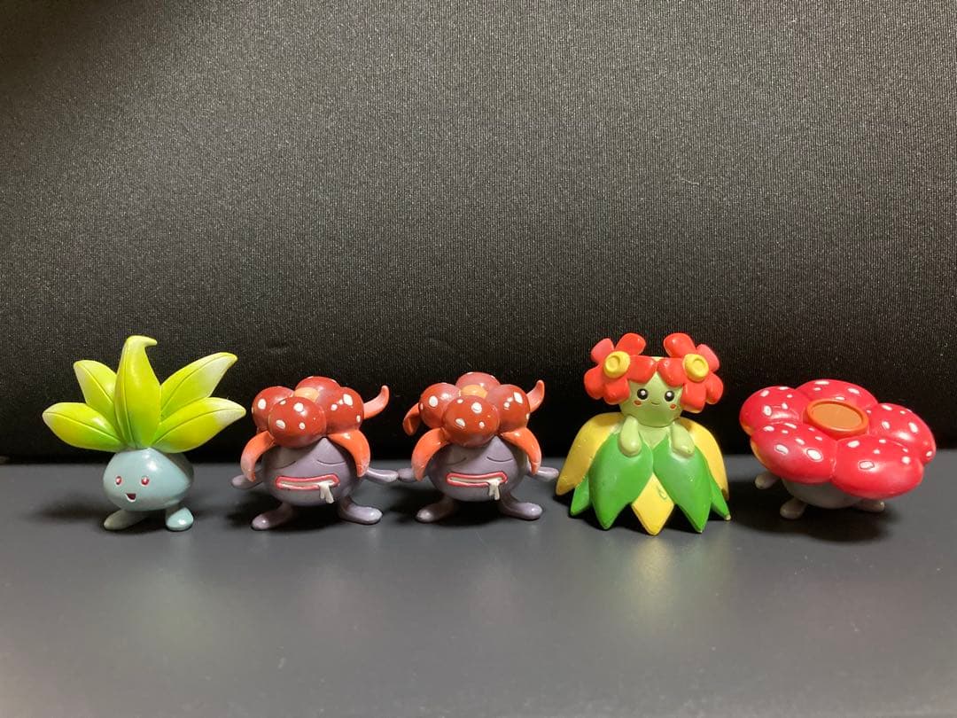 ポケモン　モンコレ　ナゾノクサ　クサイハナ×２　ラフレシア　キレイハナ