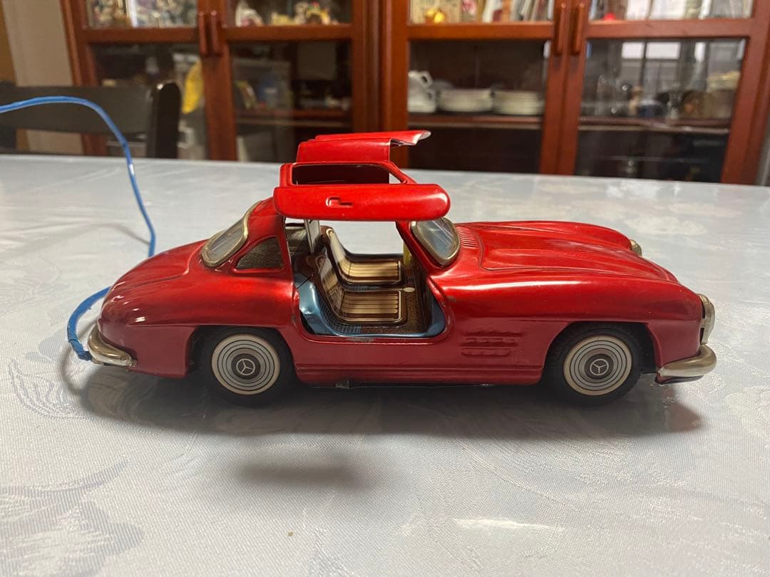 バンダイ製「メルセデス・ベンツ300SL クーペ　ガルウイング」リモコン付