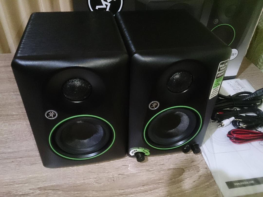 Mackie CR3.5スタジオモニター