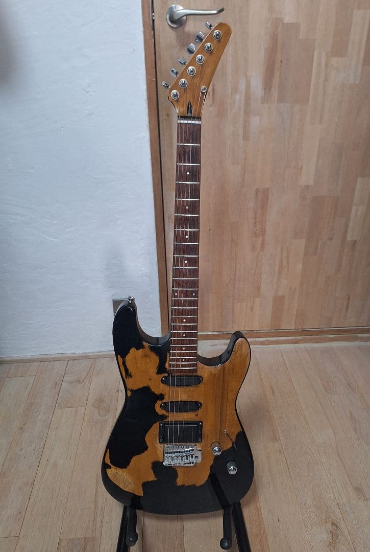 エレキギター　レリック＆エイジド加工　ストラトタイプ