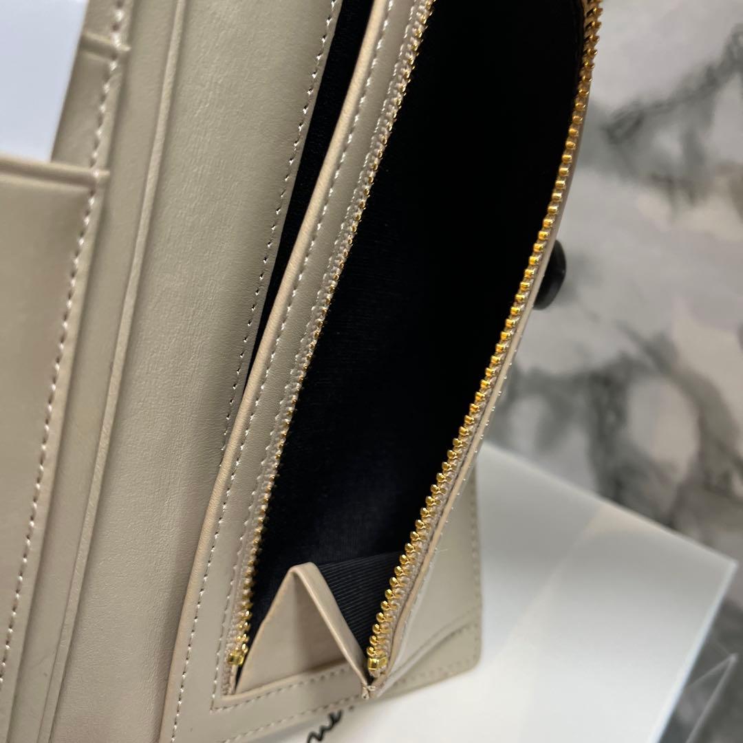 【新品未使用】agnès b. ベージュ 二つ折り財布　カードケース