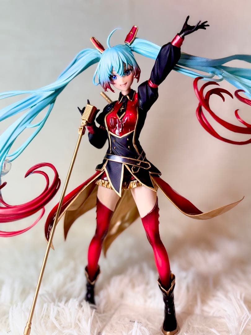 n*m様 初音ミク　フィギュア　リペイント　ガンダムコラボ　シャアカラーver