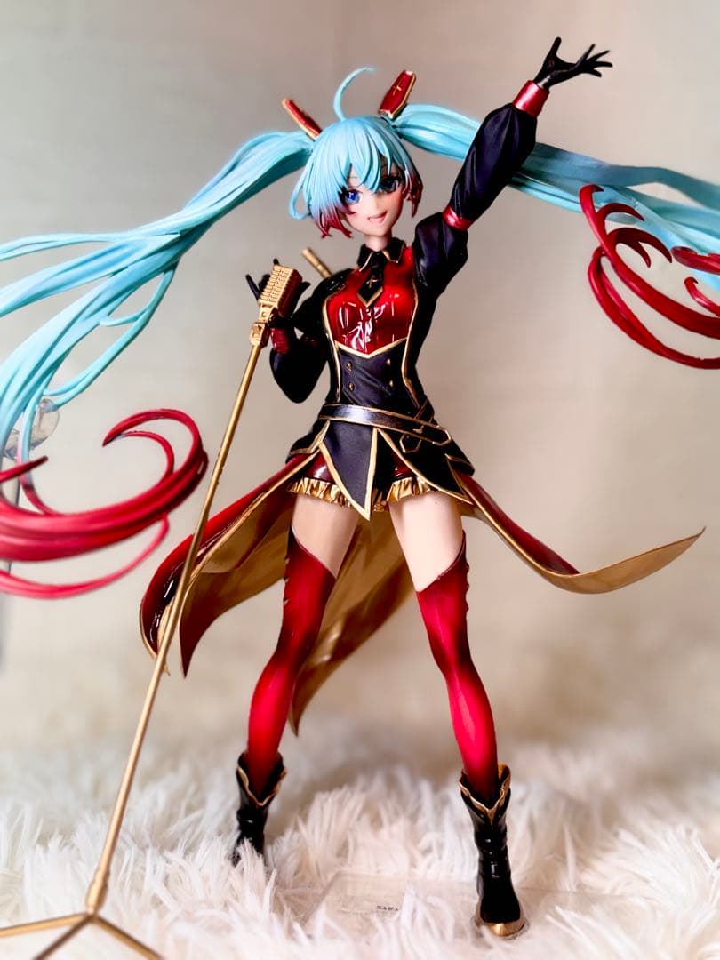 n*m様 初音ミク　フィギュア　リペイント　ガンダムコラボ　シャアカラーver