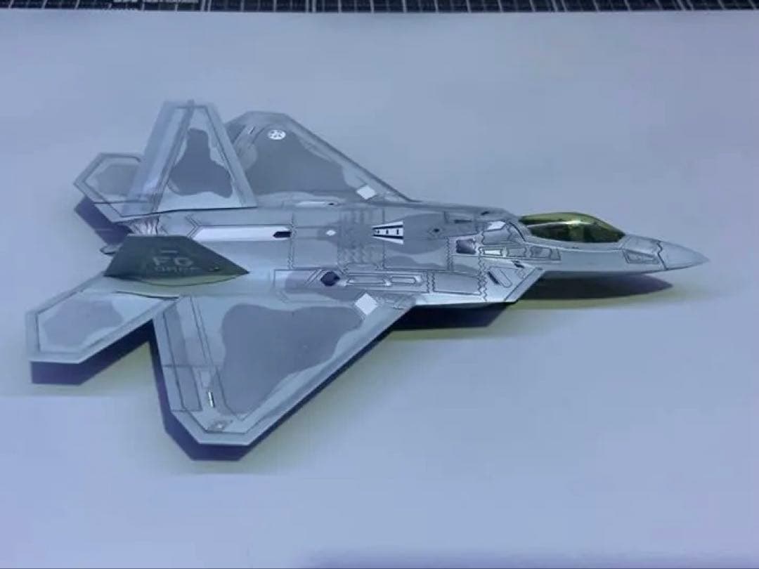 1/144スケールF22ラプターエースコンバット7オーシア空軍仕様