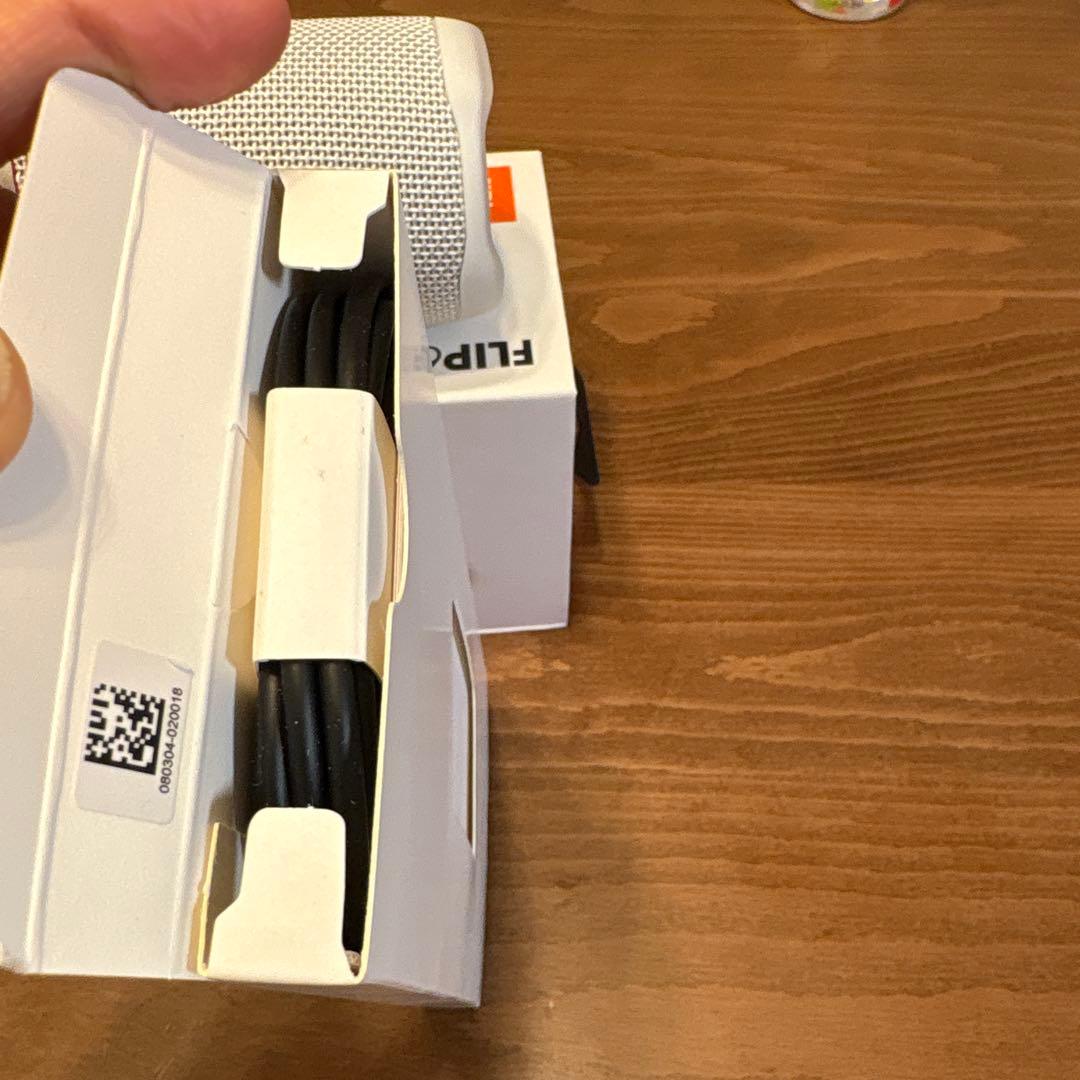 早いもの勝ちです　JBL FLIP 6 ワイヤレススピーカー ホワイト